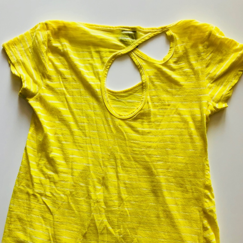 Yellow tee-shirt